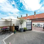 Oasis Studio- Free Parking